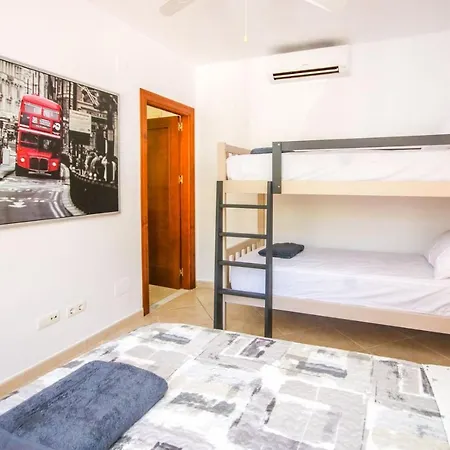 4 Bedroom Mijas Pueblo With Pool & Bbq *
