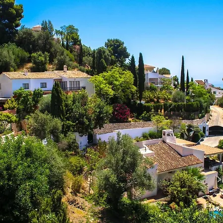 4 Bedroom Mijas Pueblo With Pool & Bbq Villa