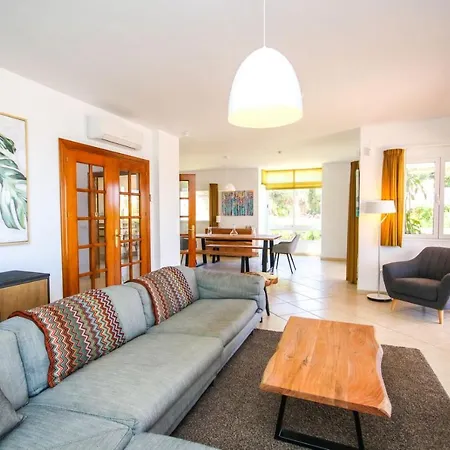 4 Bedroom Mijas Pueblo With Pool & Bbq Villa