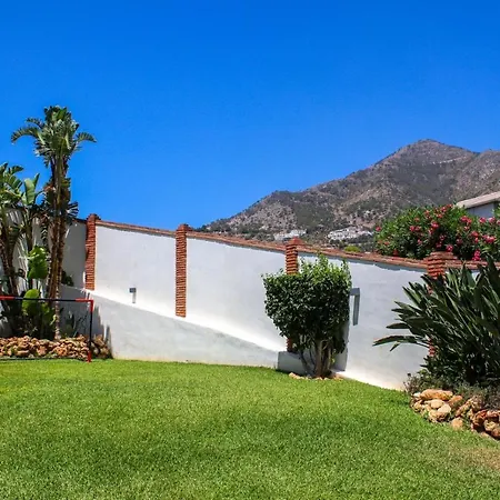 4 Bedroom Mijas Pueblo With Pool & Bbq *