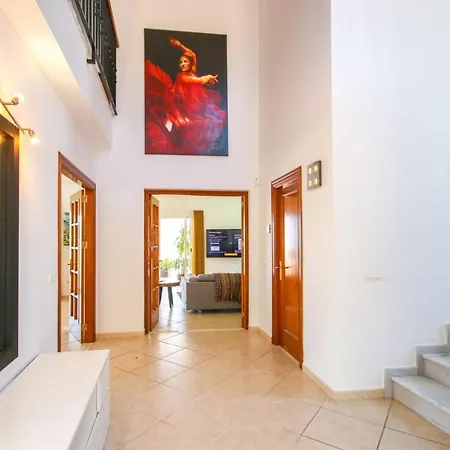 4 Bedroom Mijas Pueblo With Pool & Bbq